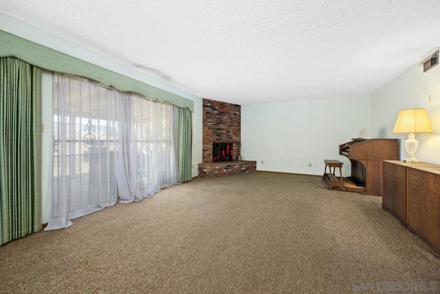 5824 Kent Pl, San Diego CA: https://media.crmls.org/mediaz/770d2a2a-890c-4eda-ac35-805d43e54e0c.jpg