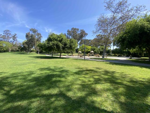 Detail Gallery Image 3 of 13 For 3252 via Marin #9,  La Jolla,  CA 92037 - 2 Beds | 2/1 Baths