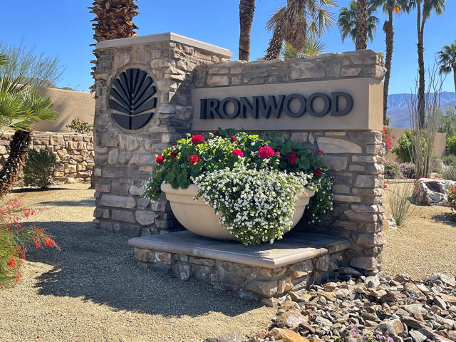 090 IRONWOOD ENTRANCE