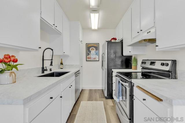 Image 3 of 37 For 8515 Villa La Jolla Drive  C