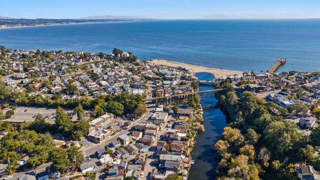 319 McCormick Avenue, Capitola CA: https://media.crmls.org/mediaz/770eeb27-e9df-4d72-9276-aaa624d81b0a.jpg