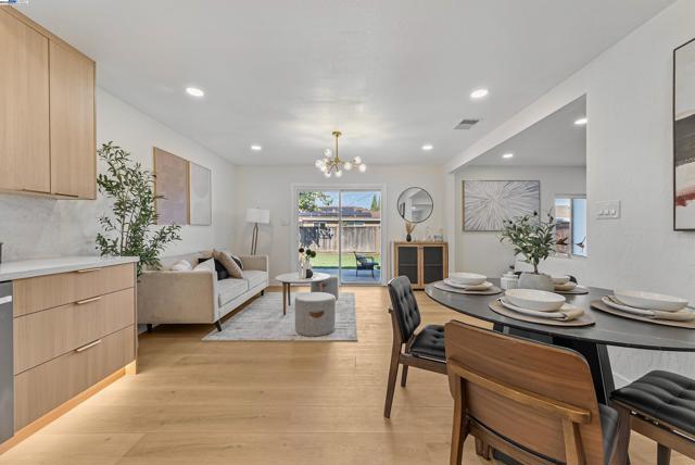 39850 Sundale Dr., Fremont CA: https://media.crmls.org/mediaz/770f2225-9e01-4b92-a577-cabc8ff62d98.jpg