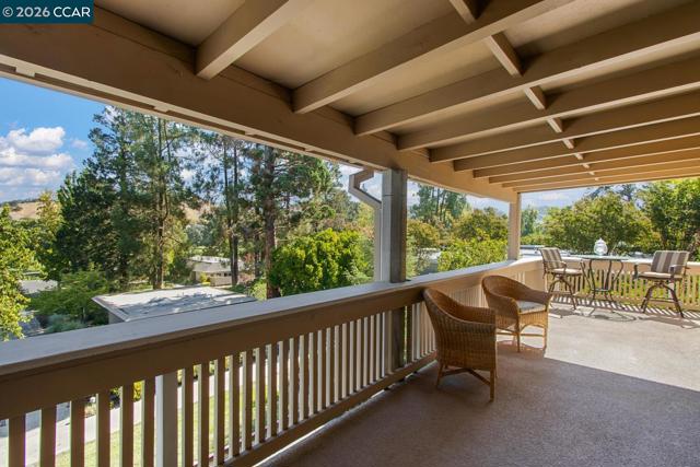 1132 Running Springs Rd, Walnut Creek CA: https://media.crmls.org/mediaz/770f463a-dec8-4d3b-9e51-0b11be731605.jpg