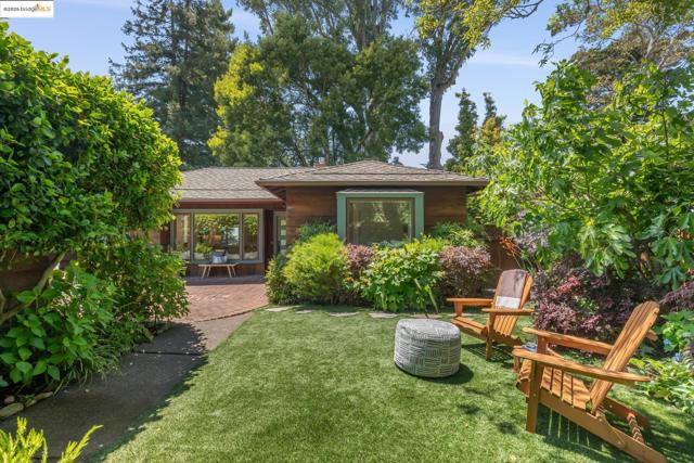 1270 Queens Rd, Berkeley CA: https://media.crmls.org/mediaz/770f8d45-a816-4091-8907-b9663a221570.jpg