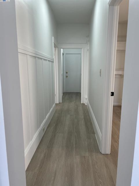 905 Alice St, Oakland CA: https://media.crmls.org/mediaz/7710106d-8060-4958-857e-17f334007130.jpg