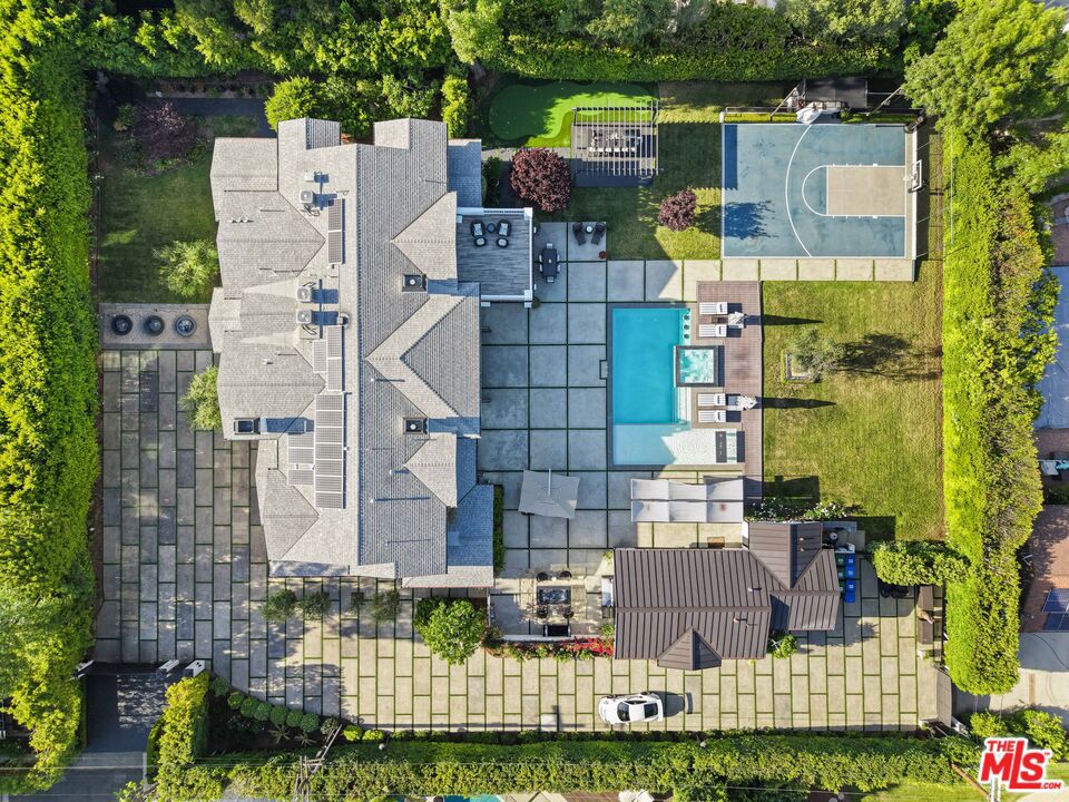 https://media.crmls.org/mediaz/77107851-1ee5-4b4d-b072-b65663e8690a.jpg?preset=X-Large