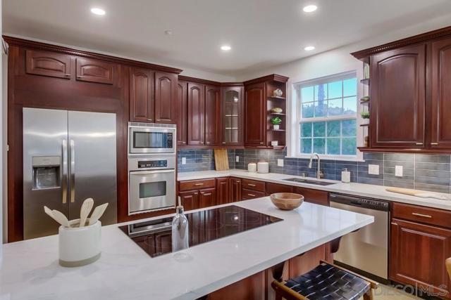 2543 Daisy Ln, Fallbrook CA: https://media.crmls.org/mediaz/77108ddc-07be-4ed2-9f26-8b64c00313f6.jpg