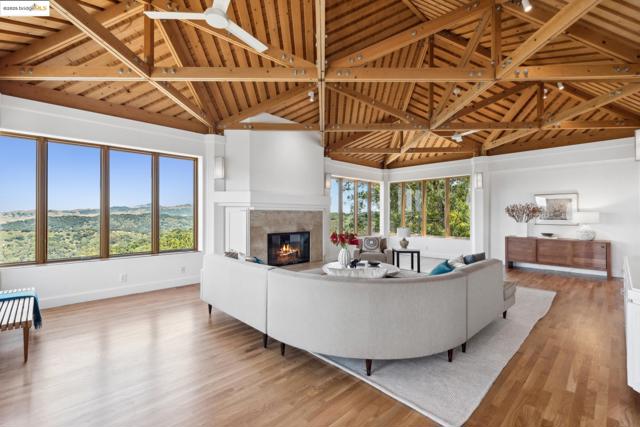 12688 Brookpark Road, Oakland CA: https://media.crmls.org/mediaz/7710adfa-816e-48d7-a2b9-a4843af77d50.jpg
