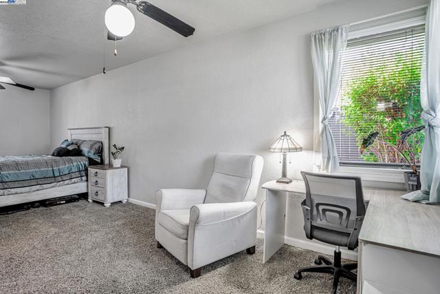 360 Calmace Dr, Dixon CA: https://media.crmls.org/mediaz/7710d347-1890-4c79-b348-2b10778ac45f.jpg