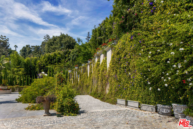 761 Bel Air Road, Los Angeles CA: https://media.crmls.org/mediaz/77110d9e-e723-4d17-8cae-88247b36c23d.jpg