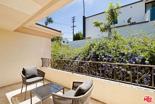 11925 Charnock Road, Los Angeles CA: https://media.crmls.org/mediaz/77115094-5e8d-4677-ba3f-23ce8539a0ee.jpg