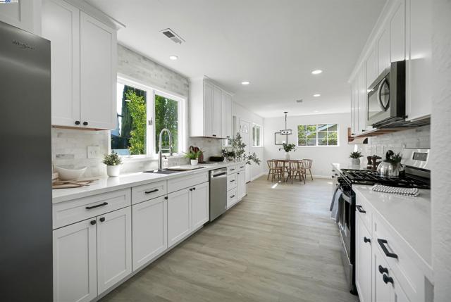 1662 Dorchester Pl, Concord CA: https://media.crmls.org/mediaz/77116f14-84d0-4017-99eb-b159ed3643ff.jpg