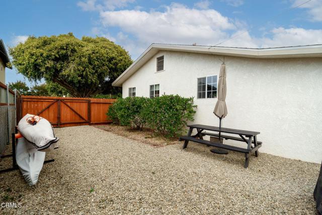 104 E Warner Street, Ventura CA: https://media.crmls.org/mediaz/77117041-2fc4-4f67-8359-6cfe944fe324.jpg