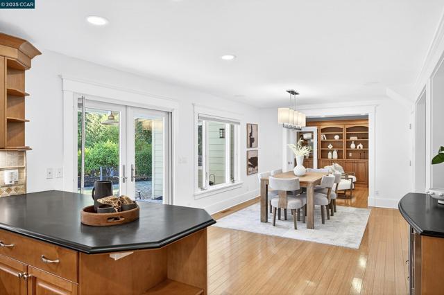 1206 Rimer Dr, Moraga CA: https://media.crmls.org/mediaz/771180e1-dc4f-4780-93cd-fac7e50bea43.jpg