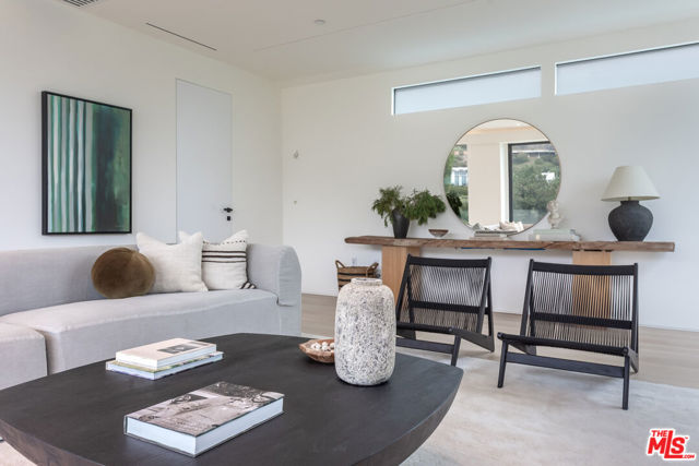 1943 Sunset Plaza Drive, Los Angeles CA: https://media.crmls.org/mediaz/77118540-1f07-40d2-bfcd-a59cf591fc5b.jpg