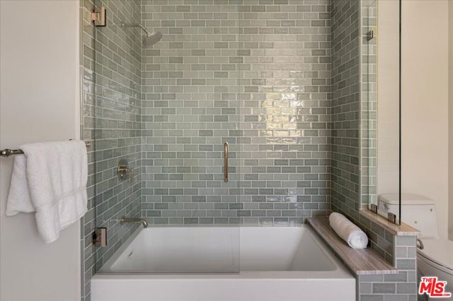 404 S Westgate Avenue, Los Angeles CA: https://media.crmls.org/mediaz/7712df27-89a9-4ada-8467-3fa7fc0c7b3b.jpg