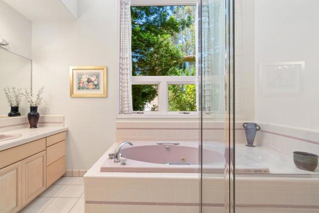 29 Kite Hill Road, Santa Cruz CA: https://media.crmls.org/mediaz/77133987-c692-4447-815d-31ee19b665e2.jpg