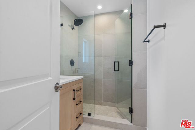 616 Sunset Avenue, Venice CA: https://media.crmls.org/mediaz/7713b219-ed51-416d-a8ff-498a709427b1.jpg