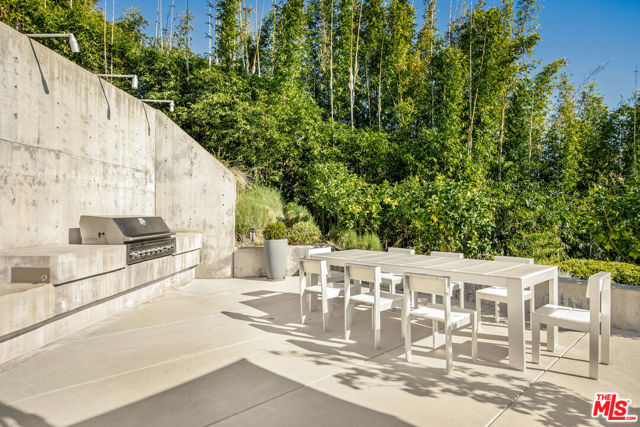 1290 Angelo Drive, Beverly Hills CA: https://media.crmls.org/mediaz/7713f2b4-98b2-4630-bb5a-eb7e0ffc42c3.jpg