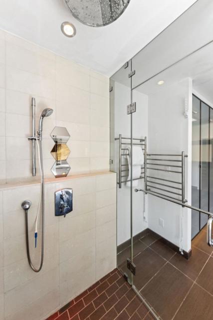 1035 Macadamia Drive, Hillsborough CA: https://media.crmls.org/mediaz/77143899-9b14-4416-93d0-8dfac41ef0ea.jpg