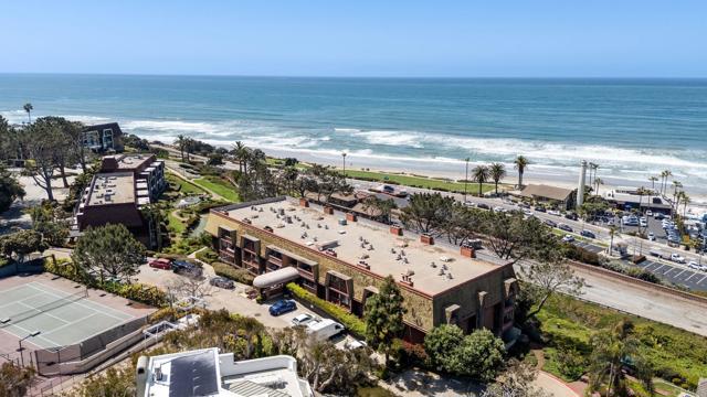 1562 Camino Del Mar, Del Mar CA: https://media.crmls.org/mediaz/77146723-e3f0-48c5-8337-d343f9d08109.jpg