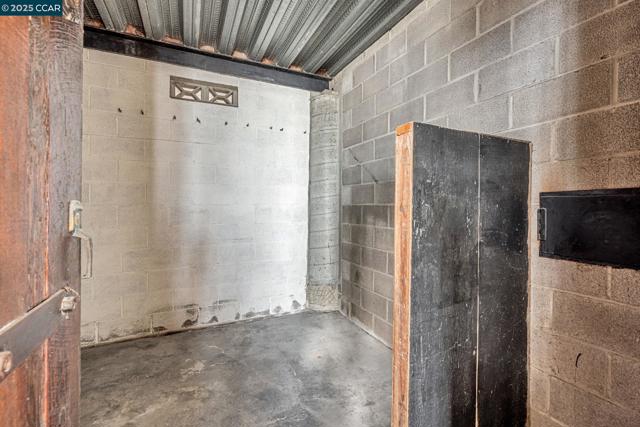 841 Ocean Ave, Richmond CA: https://media.crmls.org/mediaz/771482ab-58e4-4f58-a870-f0d95d9c4bd8.jpg