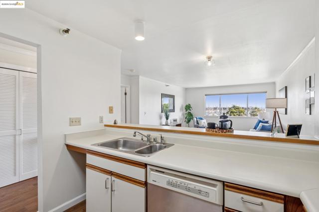 1205 Melville Sq, Richmond CA: https://media.crmls.org/mediaz/7715048a-16e8-47f0-a3d1-f75aac54d2c6.jpg