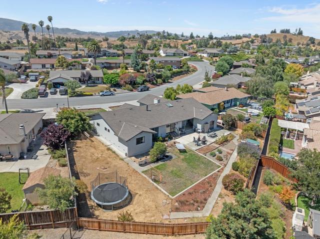 215 Rays Circle, Hollister CA: https://media.crmls.org/mediaz/77153f7e-2b9d-4b0b-95cb-d01d2ebd9dd4.jpg