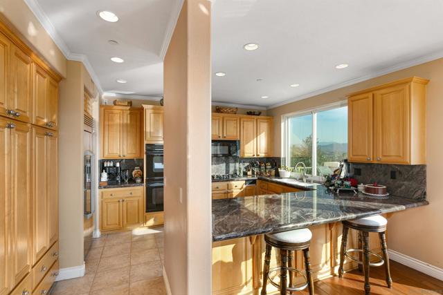 1566 Plantation Way, El Cajon CA: https://media.crmls.org/mediaz/77156af7-c0e6-492a-9dd5-9832ac907d4d.jpg