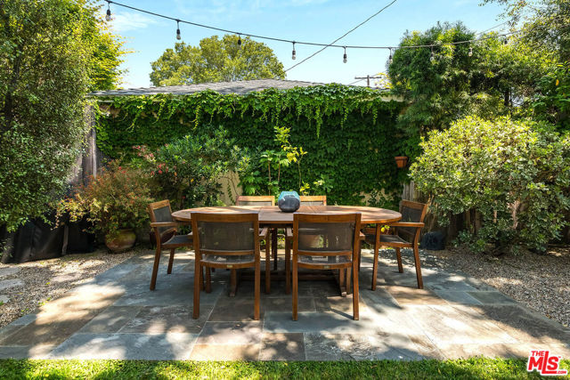 4150 Elmer Avenue, Studio City CA: https://media.crmls.org/mediaz/771697aa-1d59-4f20-8618-172541cb8c53.jpg