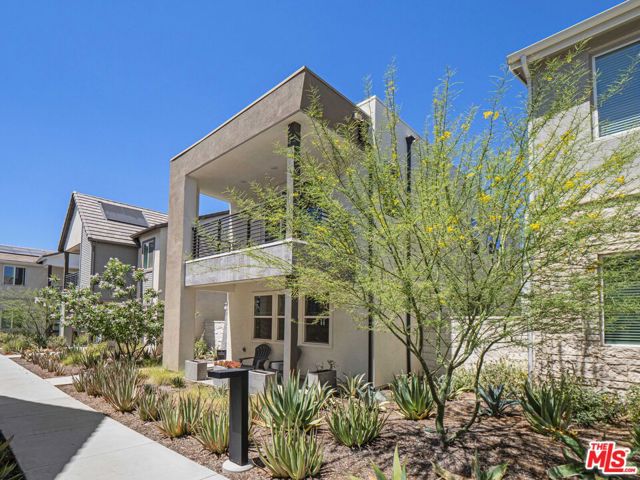 27717 Knoll View Place, Valencia CA: https://media.crmls.org/mediaz/7716b761-a7b6-4e4a-b20c-5815d702e523.jpg