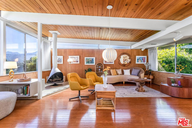 8554 Day Street, Sunland CA: https://media.crmls.org/mediaz/7717c18b-5749-42a8-b127-5a21b985d5dc.jpg
