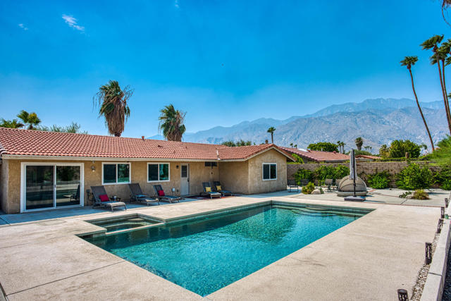 2450 Tamarisk Road, Palm Springs CA: https://media.crmls.org/mediaz/77184893-3b3d-4ce7-bb56-68dbed7bbc49.jpg