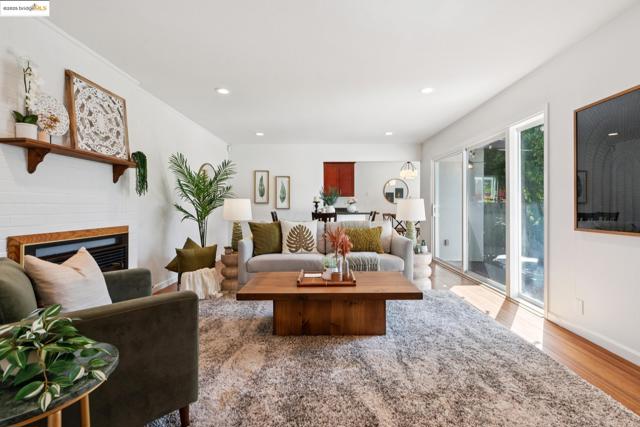 2309 Potrero Ct, Pinole CA: https://media.crmls.org/mediaz/7718b14d-52ef-48bd-a08a-781552a0b70b.jpg