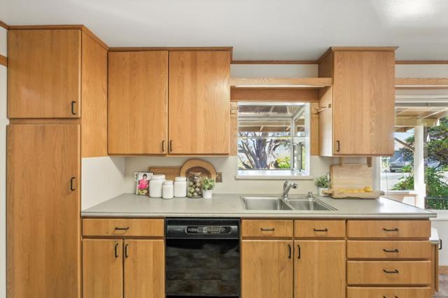 1627 El Verano Way, Belmont CA: https://media.crmls.org/mediaz/771a876f-1bbb-4b49-9f04-f269ee244edf.jpg