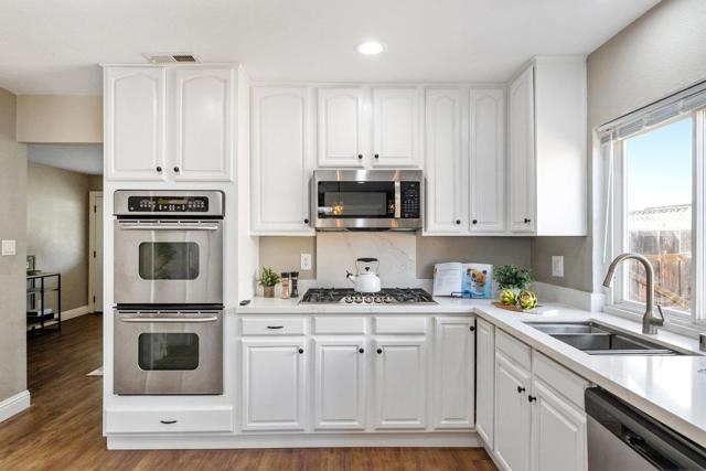 1800 McPeak Court, Tracy CA: https://media.crmls.org/mediaz/771ab14d-f70c-41f6-9313-efab250ac198.jpg