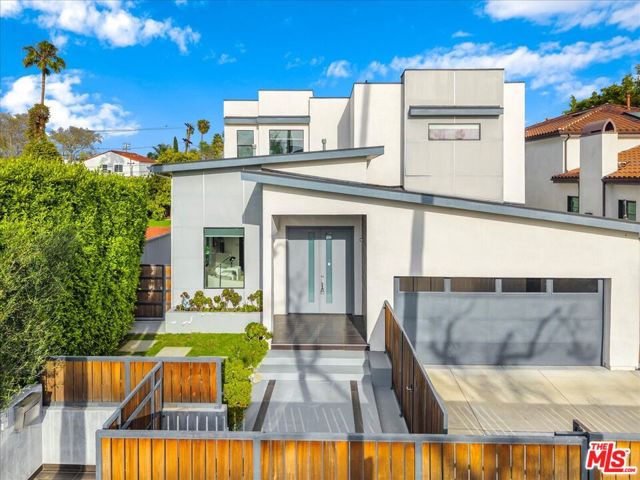 616 N FULLER Avenue, Los Angeles CA: https://media.crmls.org/mediaz/771b01ec-9f80-4e95-a42d-676abff11681.jpg