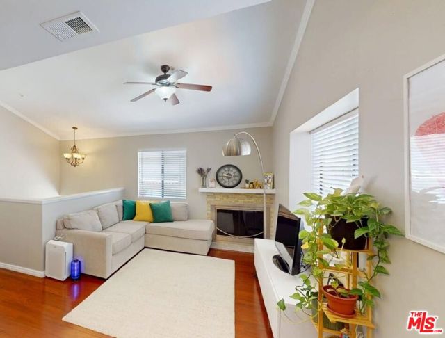 375 S Sierra Madre Boulevard, Pasadena CA: https://media.crmls.org/mediaz/771bd2c1-1f1d-45c9-ac2e-9ad93ba47e07.jpg