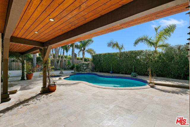 30630 Morning View Drive, Malibu CA: https://media.crmls.org/mediaz/771d24d0-8f48-4fbf-a28a-4339026f5bf2.jpg