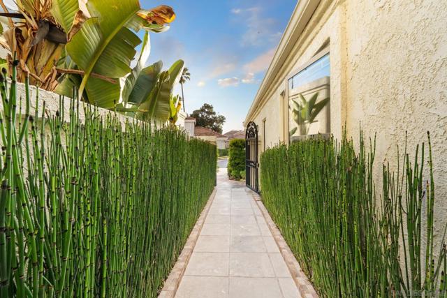 59 Tunapuna Ln, Coronado CA: https://media.crmls.org/mediaz/771e3eb1-ba83-470d-9a59-11ca81ffcd47.jpg