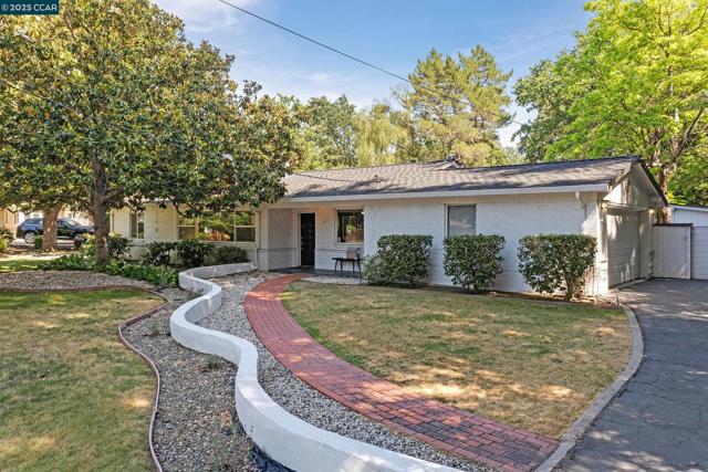 51 Bolla Ave, Alamo CA: https://media.crmls.org/mediaz/771e50df-6911-4af6-a0ed-08bb1025ebe2.jpg
