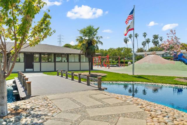 520 S Bayview Avenue, Sunnyvale CA: https://media.crmls.org/mediaz/771e524b-60d2-443e-bea9-ea2486b52486.jpg