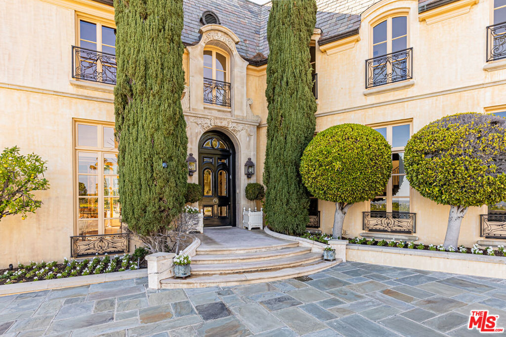1115 La Altura Road