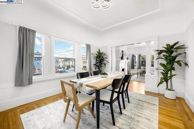 300 Somerset St, San Francisco CA: https://media.crmls.org/mediaz/771f9c84-d171-4949-b011-39369f9c39f4.jpg