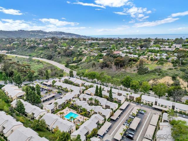 8521 Villa La Jolla Drive, La Jolla CA: https://media.crmls.org/mediaz/771fcfed-80a7-435a-b083-4312a78c67ea.jpg