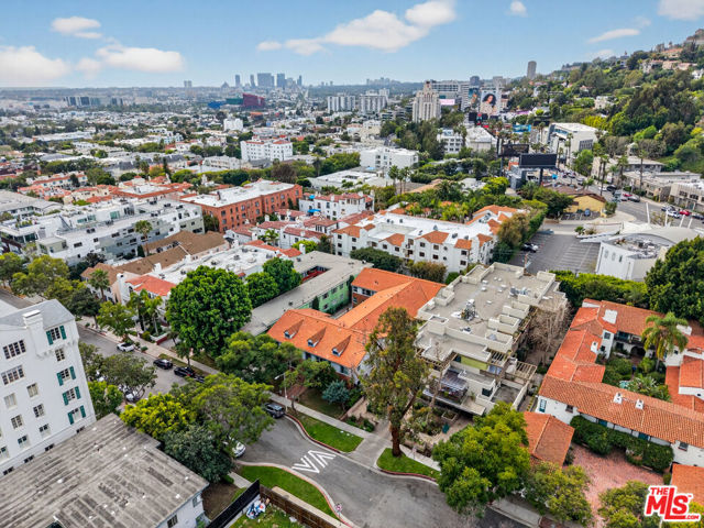 1429 Havenhurst Drive, West Hollywood CA: https://media.crmls.org/mediaz/771fd159-5b7a-416c-b26e-e74b54c502b5.jpg