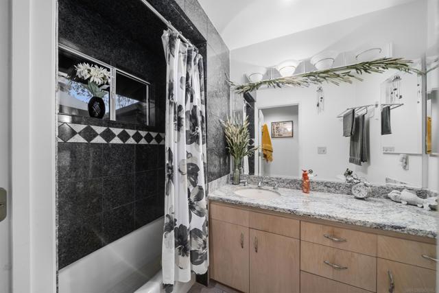 2410 Mount Elena Way, Jamul CA: https://media.crmls.org/mediaz/77203548-9bc0-4307-a616-12d497dbb7c3.jpg
