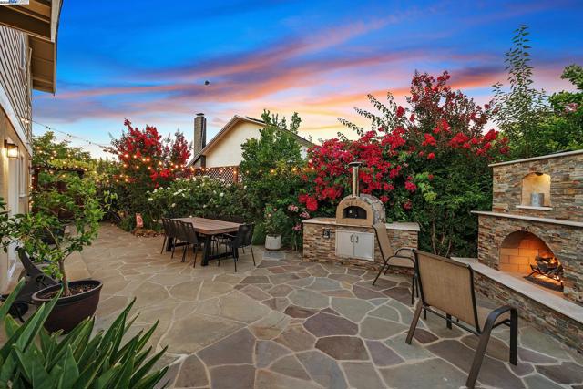 7872 Meadowbrook Ct, Pleasanton CA: https://media.crmls.org/mediaz/77216336-c801-4f02-85f7-c7bf26089a30.jpg