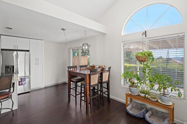 1709 Doral Gln, Escondido CA: https://media.crmls.org/mediaz/772223cb-448b-4838-9709-816575d648c5.jpg