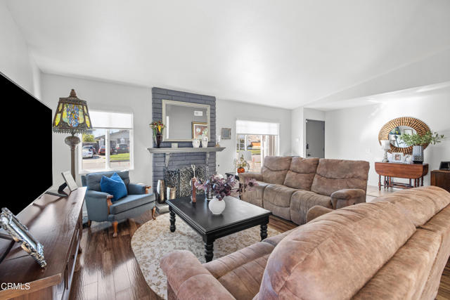 Detail Gallery Image 7 of 28 For 1420 Joliet Pl, Oxnard,  CA 93030 - 4 Beds | 2 Baths